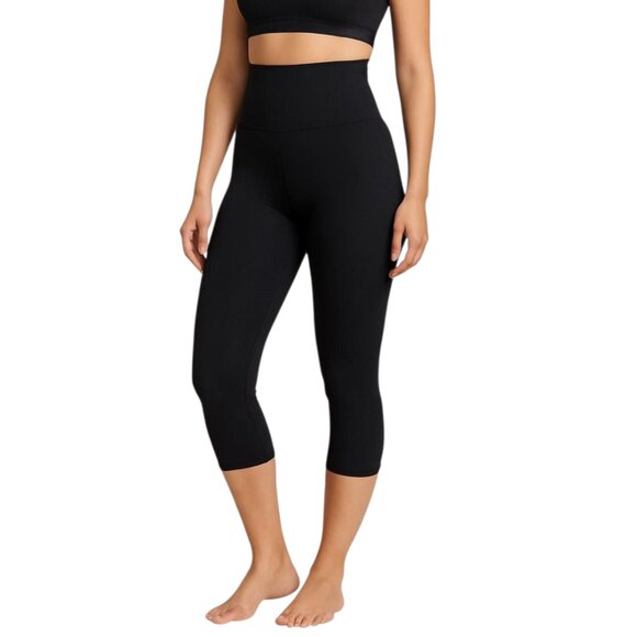 Curveez Women's Black High Waist Seamless Shaping Capri Leggings Size M NWT - Picture 1 of 16